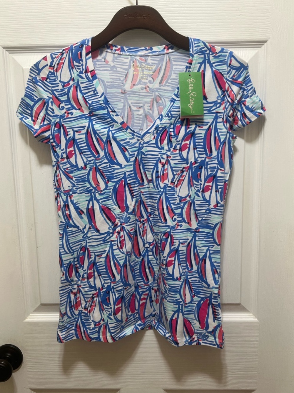NWT Lilly Pulitzer Michele Top red right return Sailboat V-Neck Tee XS